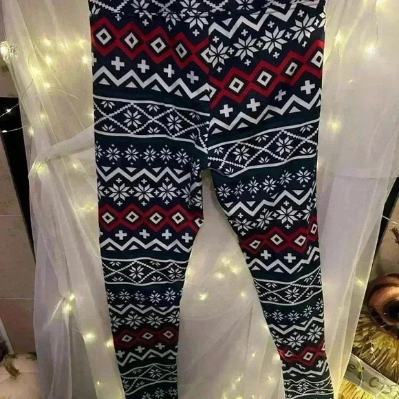 Serra Fleece Leggings. Medium. (8-10). Green, Red, Blue. NWT. - Picture 2 of 4